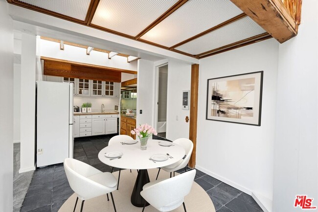 Foto del edificio - 6456 Surfside Way