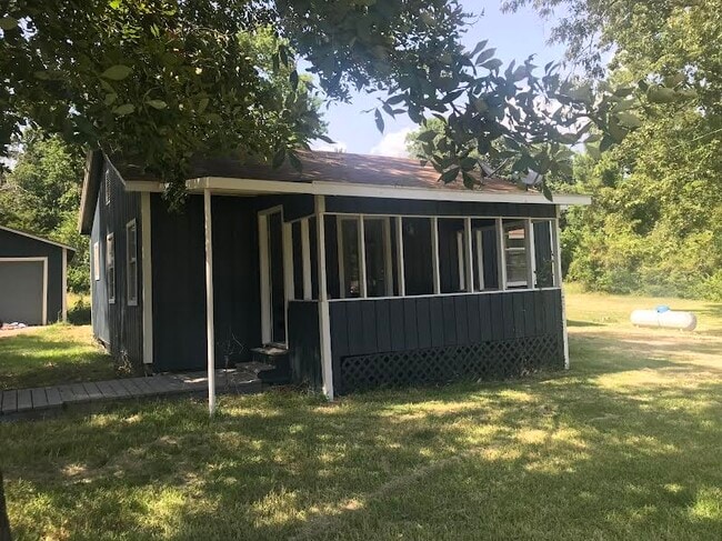 Building Photo - 421 Redbud Ridge