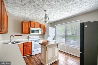 Building Photo - 43 Oak Crest Ct