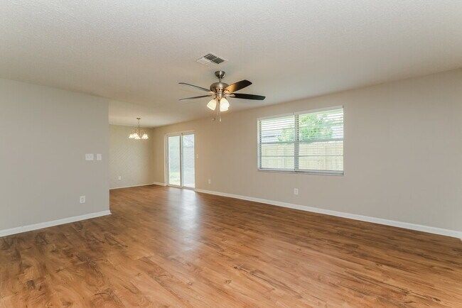 Foto del edificio - 6403 Reef Cir