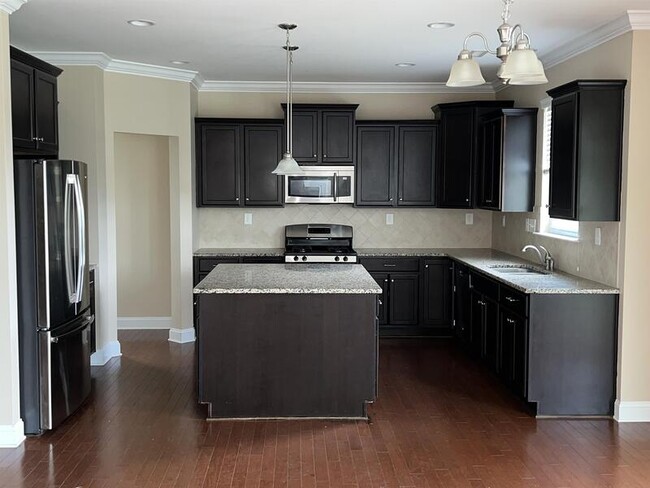 Building Photo - 708 Glenville Lake Dr