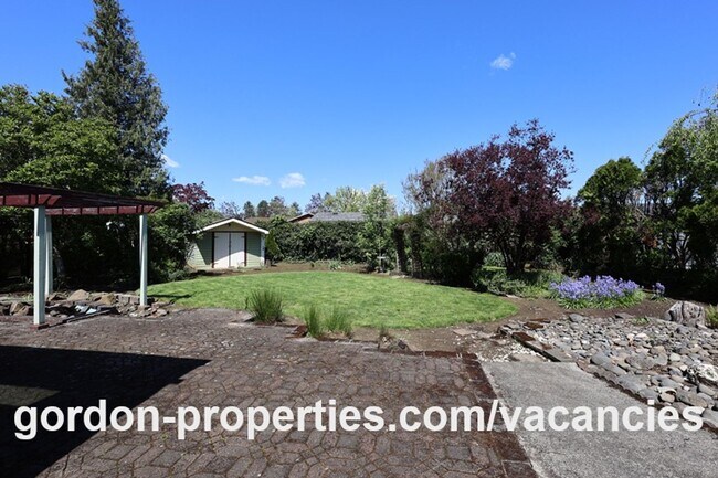 Foto del edificio - NE 22nd Ct - Gresham 4 bedroom split level home