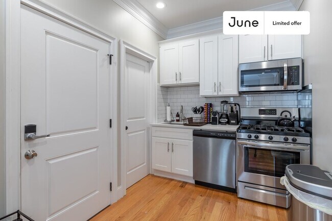Building Photo - 33 N Margin St