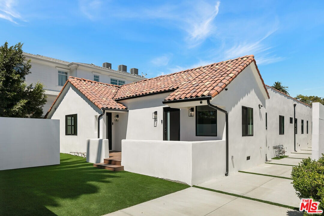 Foto principal - 818 N Genesee Ave