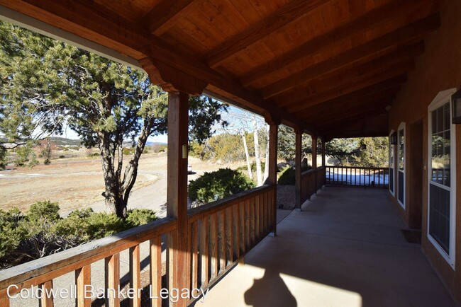 Building Photo - 3 br, 3.5 bath House - 902 Mountain Valley Rd