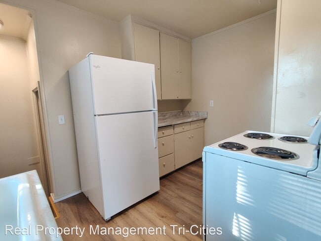 Building Photo - 4 br, 2 bath House - 85 Symons Dr