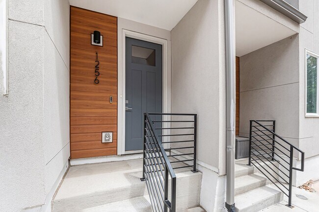 Foto del edificio - Spacious 3 bedroom home in the heart of Ed...