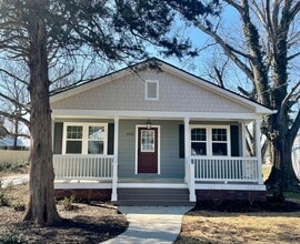 Building Photo - 1028 Highland Ave