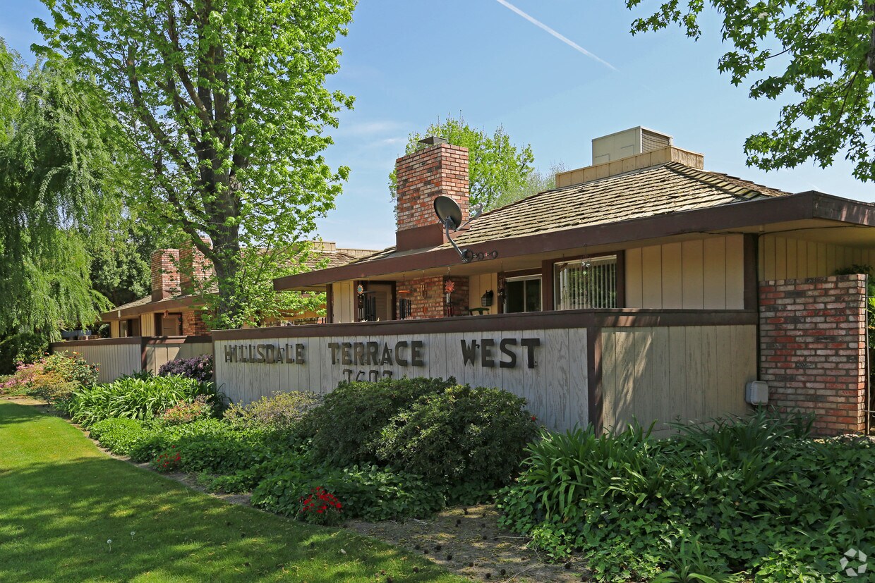 Hillsdale Terrace West Apartments in Visalia, CA