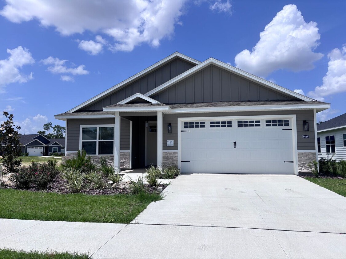 Foto principal - Welcome to this beautifully built 3-bedroo...