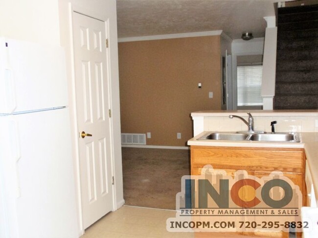 Foto del edificio - 3 bedroom 2 bath Duplex in Englewood with ...