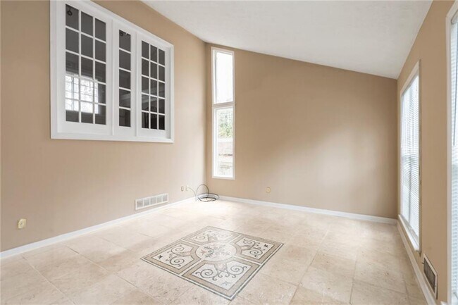 Building Photo - 131 Arrowood Ln