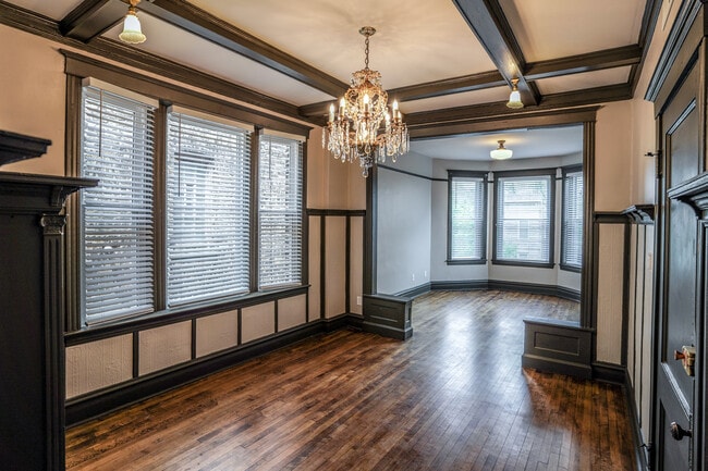 Building Photo - 836 N Maplewood Ave