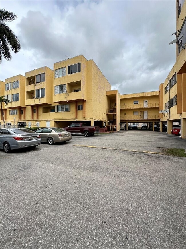 Building Photo - 1555 W 44th Pl