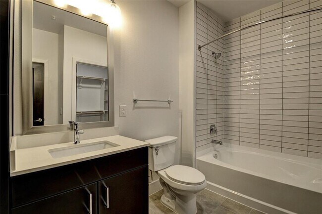 Foto del edificio - 6400 Washington St