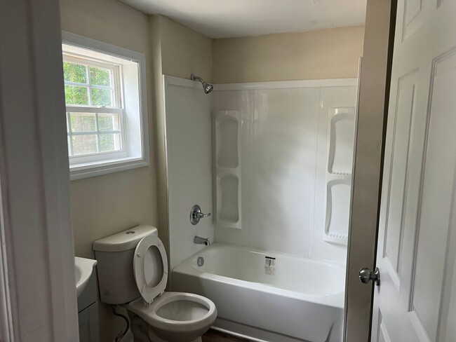 Foto del edificio - Renovated 2 Bedroom House - Vouchers Accep...
