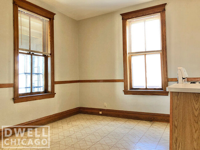 Building Photo - 2334 W Belden Ave
