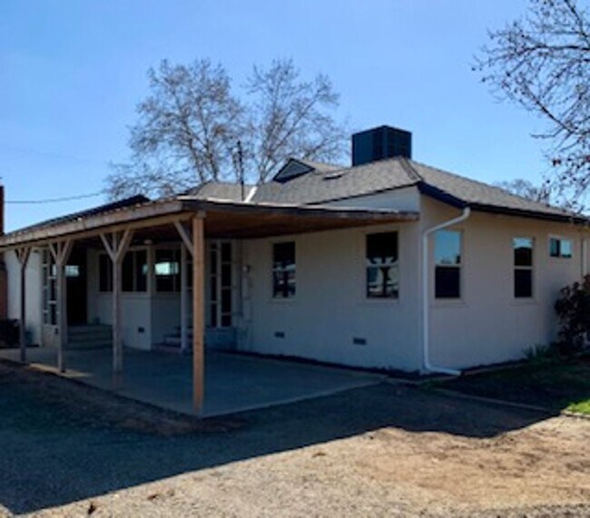 2 br, 1 bath House 13458 E McKinley House Rental in Sanger, CA