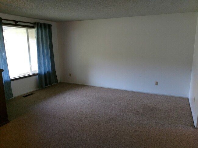 Foto del edificio - Single Level Home with Beautiful Yard in N...