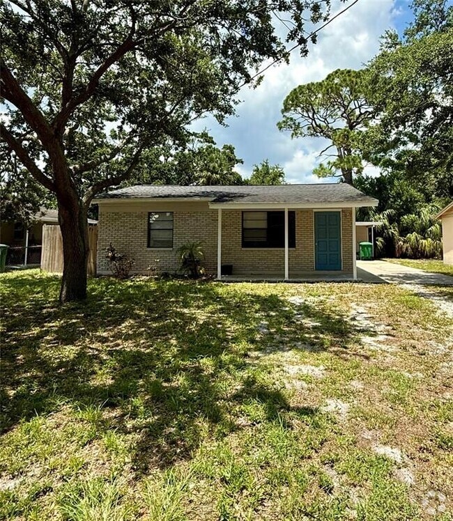 Building Photo - 2805 W Wallace Ave