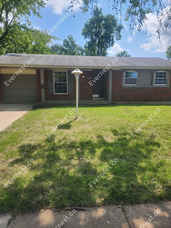 1484 Coachway Ln, Hazelwood, MO 63042 House Rental in Hazelwood, MO