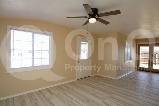 Foto del edificio - 7713 E McKinley St