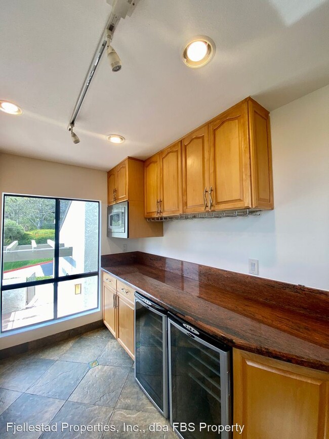 Building Photo - 3 br, 3 bath House - 13366 Caminito Mar Villa