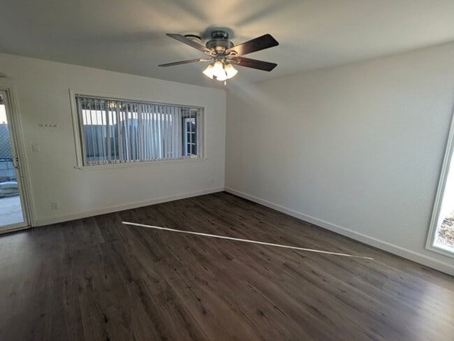 Building Photo - 4 Bedroom 2 Bathroom Single Story Home in Spring Valley