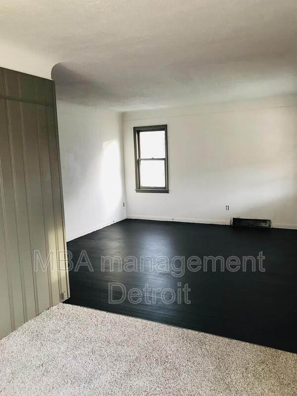 Foto principal - 10008 Meyers Rd