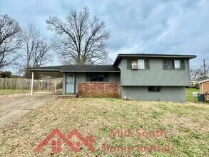 Building Photo - 735 Ledbetter Ave