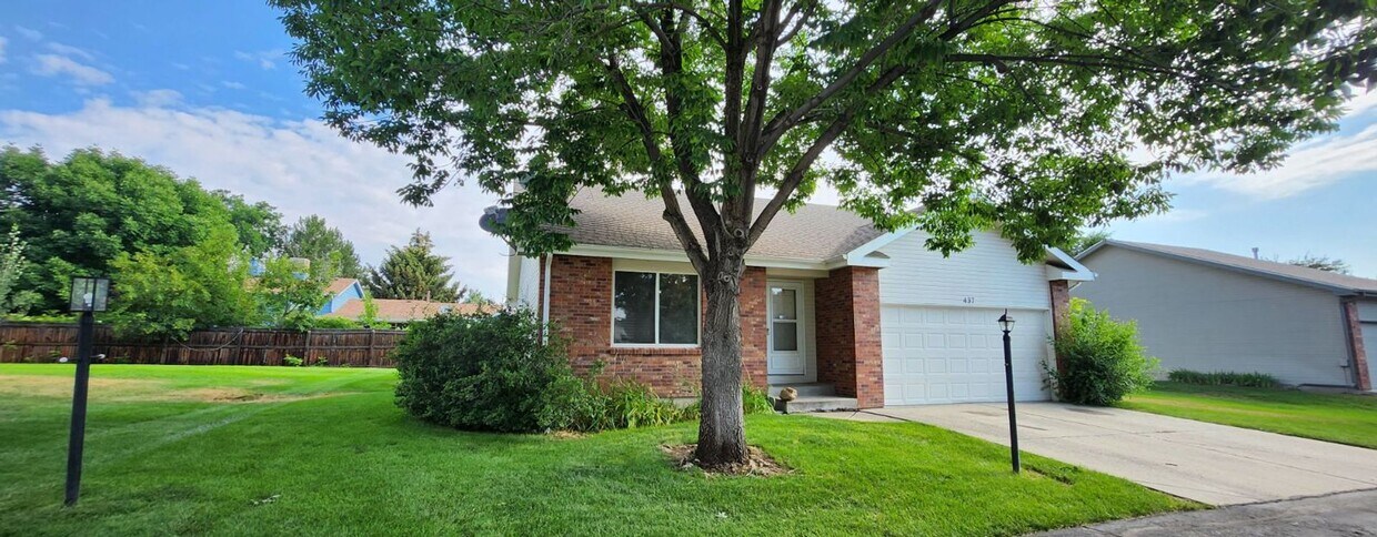Foto principal - Spacious Single-Family Home with Vaulted C...