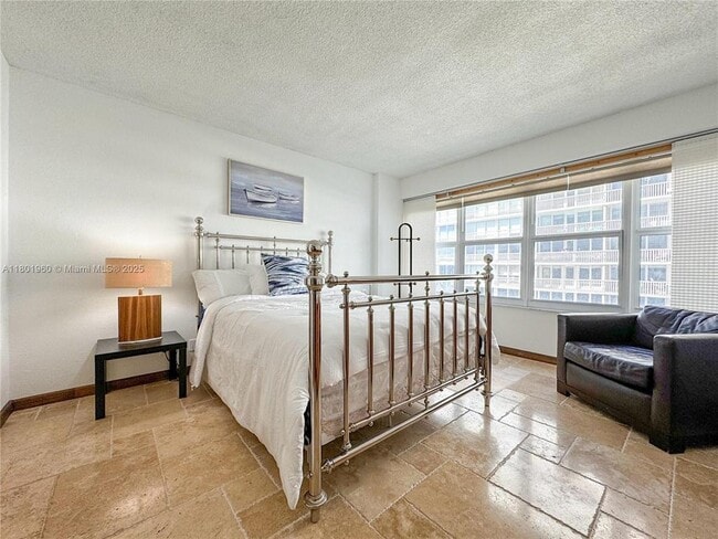 Building Photo - 4010 Galt Ocean Dr