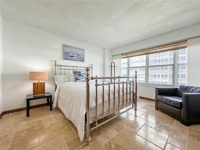 Foto del edificio - 4010 Galt Ocean Dr