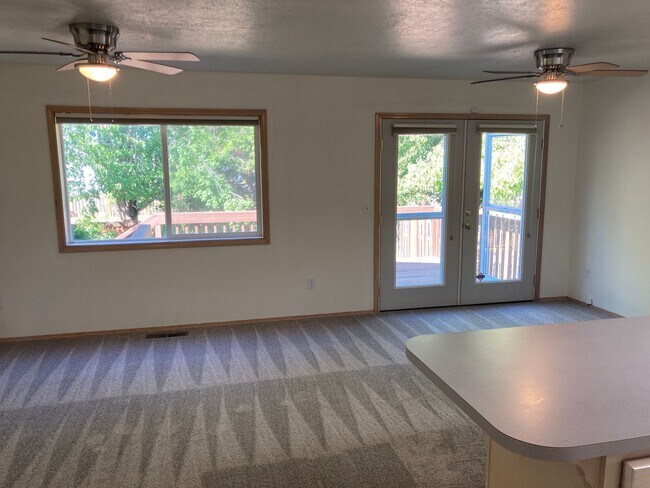 Foto del edificio - Three Bedroom Home in South Salem, Large Yard