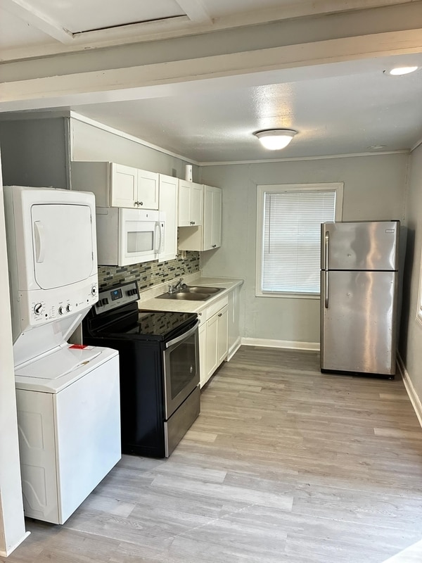 Building Photo - 314 Celery Ave S