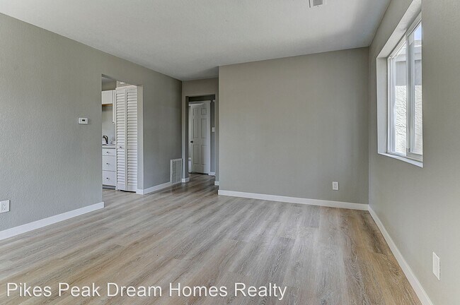 Foto del edificio - 2 br, 1 bath House - 1106 East Columbia St...