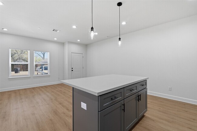 Foto del edificio - 8316 Corinth St