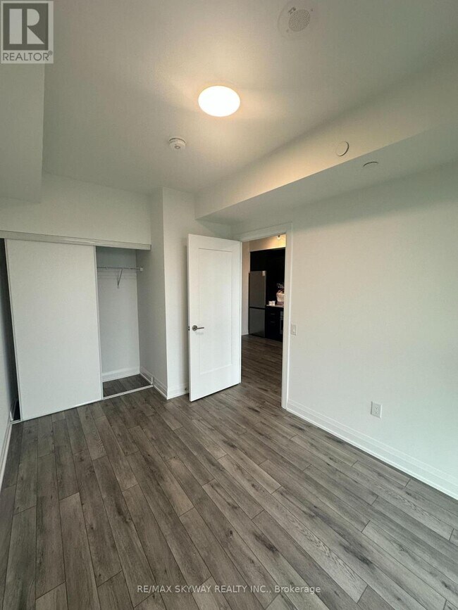 Building Photo - 15 Skyridge Dr
