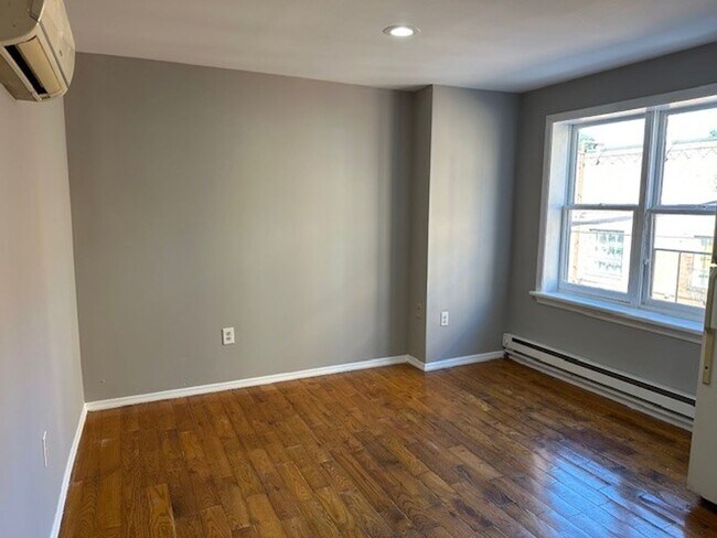Building Photo - 275 Herr St