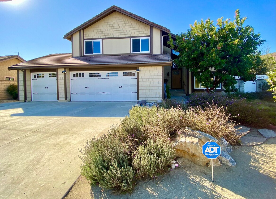 Foto principal - Gorgeous 3 bed 3 bath home in Thousand Oak...