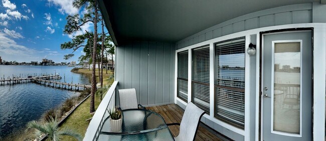 Building Photo - 6909 N Lagoon Dr