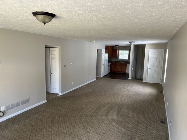 Building Photo - 3 bedroom 1 bath house for rent
