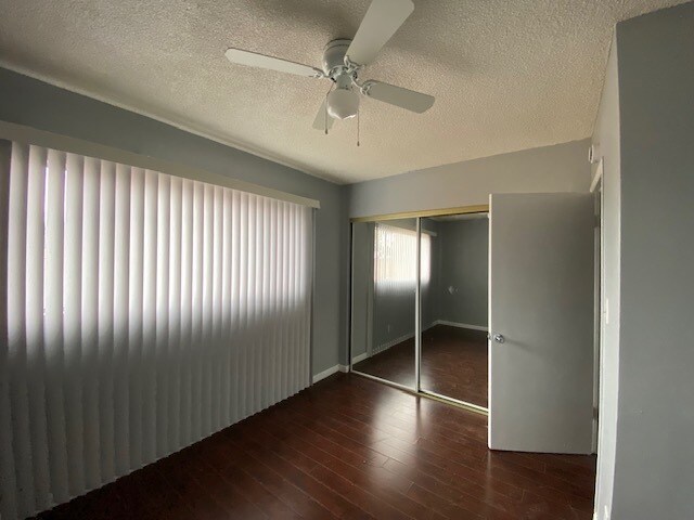 Foto del edificio - 853-857 Glenway Dr