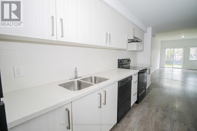 Building Photo - 329 Chaffey St