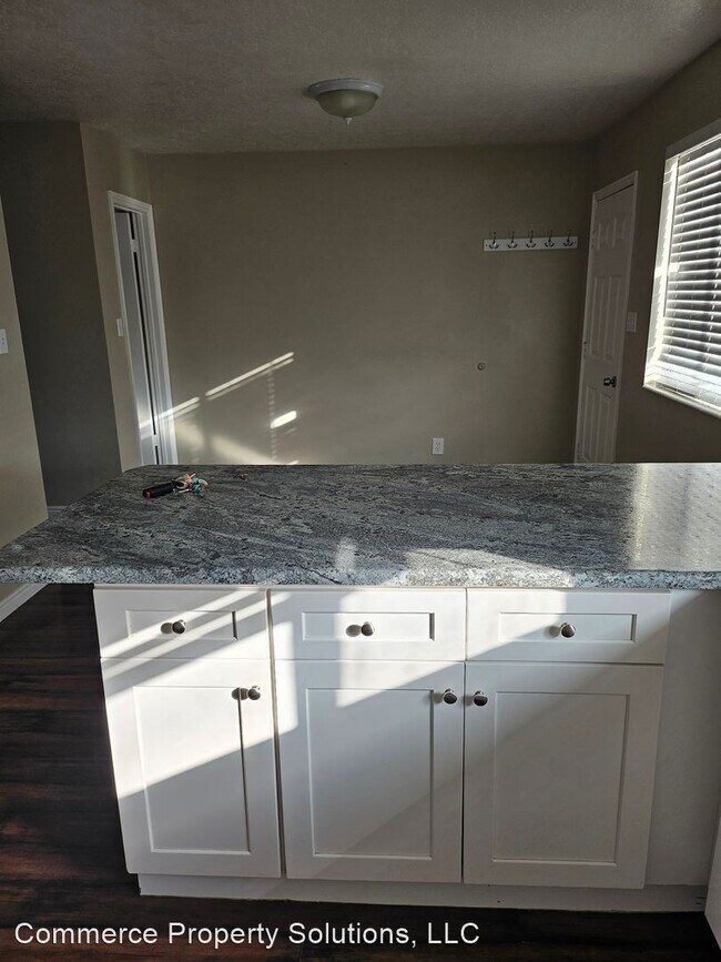 Foto del edificio - 3 br, 1.5 bath House - 1041 W 720 N
