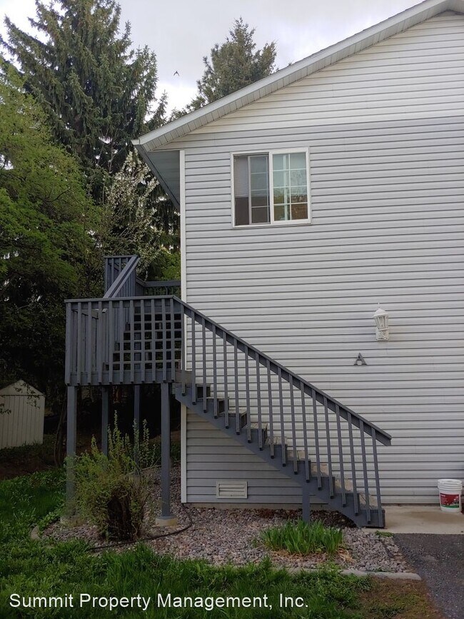 Building Photo - 1530 Schilling St