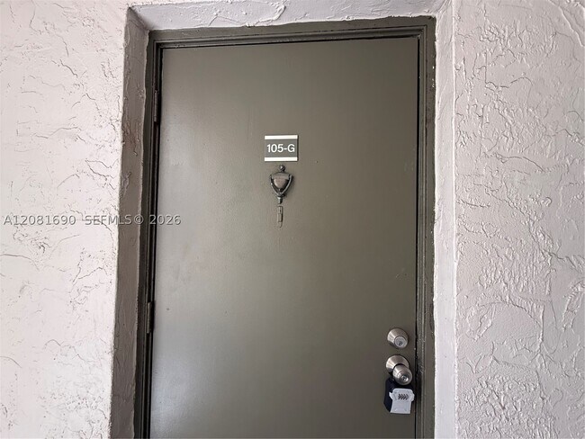 Foto del edificio - 7913 SW 104th St