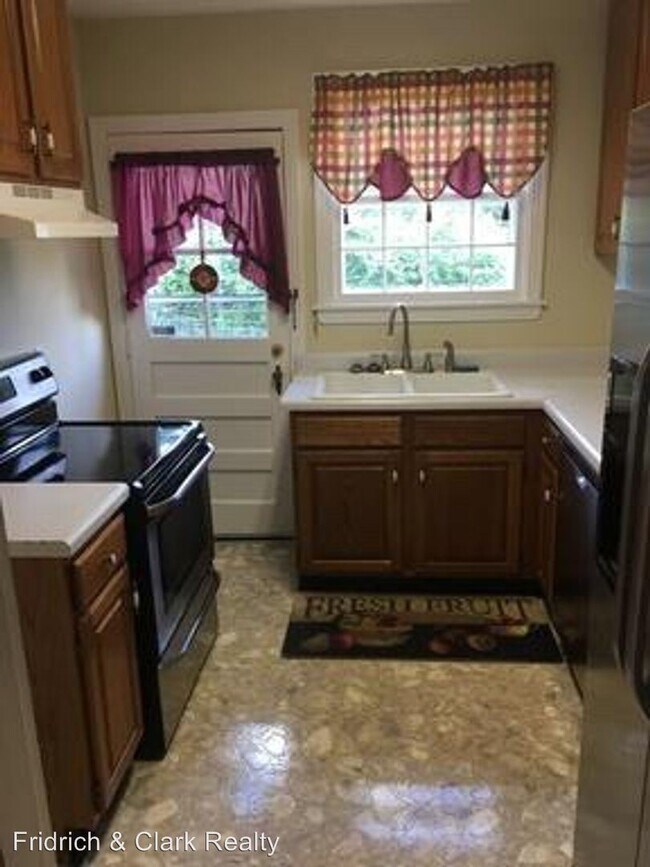 Building Photo - 3 br, 2 bath House - 5600 Vine Ridge Dr
