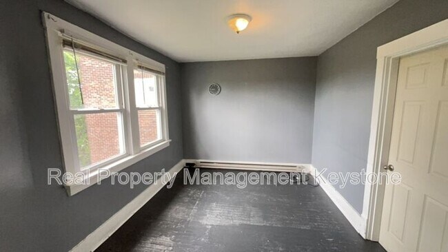 Building Photo - 217 Spencer Ave