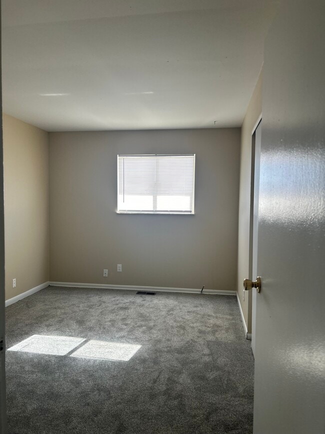 Master bedroom with large closet - 5449 Bromwick Dr